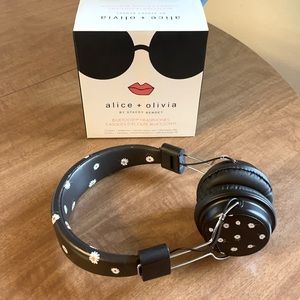 Alice + Olivia Wireless Bluetooth Headphones 🎧